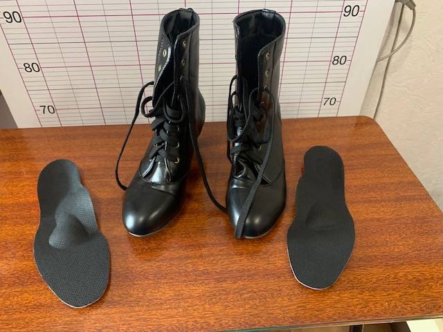 Semelles orthopédiques sur mesure pour soulager les douleurs d’un hallux valgus chez une danseuse Marseille 13011 13012 13013