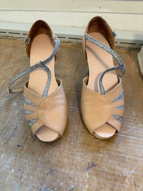 Semelles orthopédiques pour chaussures ouvertes – fabrication sur mesure à Allauch (proche de 13011 13012 13013)