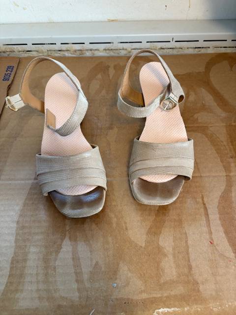 Semelles orthopédiques pour chaussures ouvertes l’été : fabrication sur mesure à Allauch pour soulager les douleurs de l’avant-pied