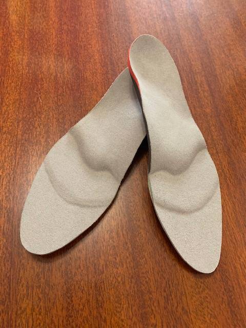 Orthèses plantaires pour douleurs sous l’avant pied (métatarsalgie) semelles orthopédiques fines à porter dans des chaussures de ville Marseille (13011 13012 13013)