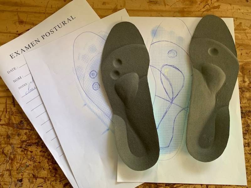 Semelles orthopédiques pour soulager des cors plantaires douloureux sous le pied, réalisées sur mesure à Allauch, dans la région aixoise et marseillaise