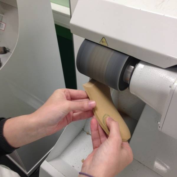 Fabrication des orthèses plantaires dans notre atelier à Allauch
